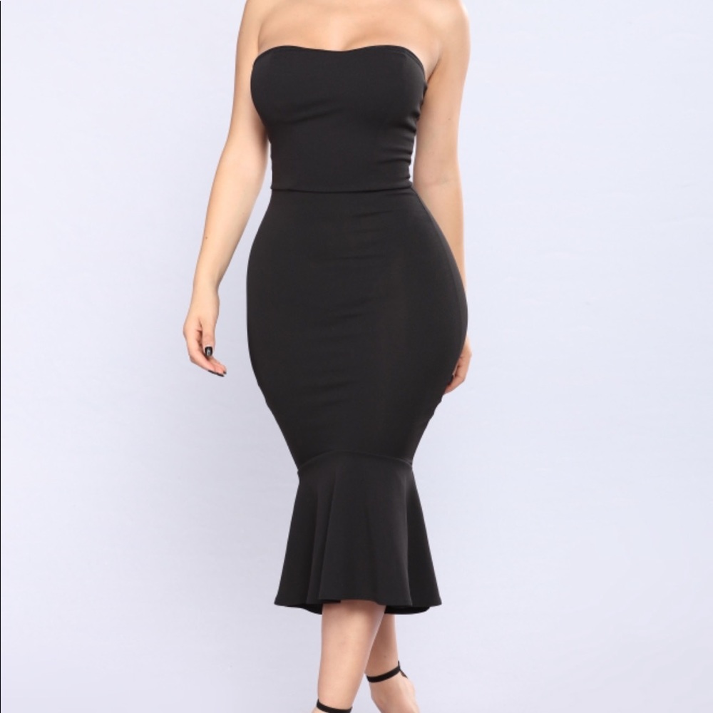 Strapless black mermaid mini dress